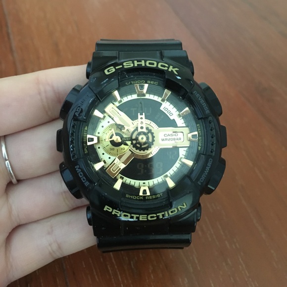 G-Shock watch (Black and Gold) - Picture 3 of 5